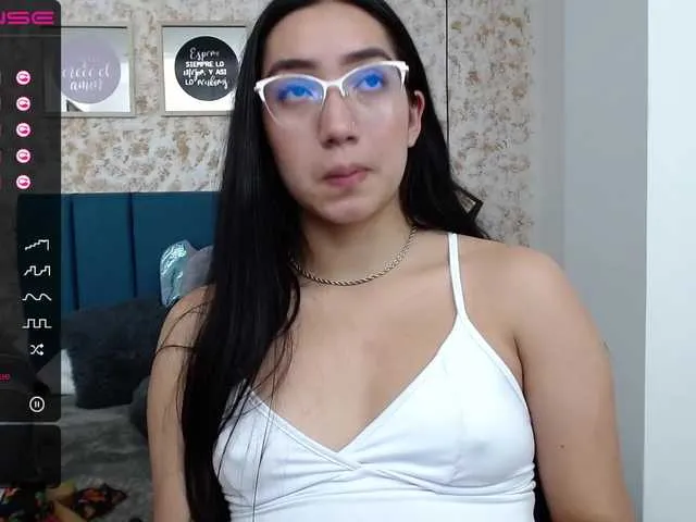 Live sex webcam photo for AbbieMiller09 #273514559