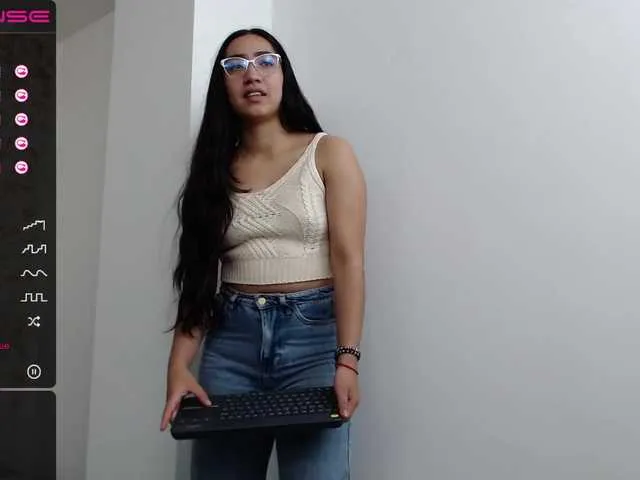 Live sex webcam photo for AbbieMiller09 #273517690