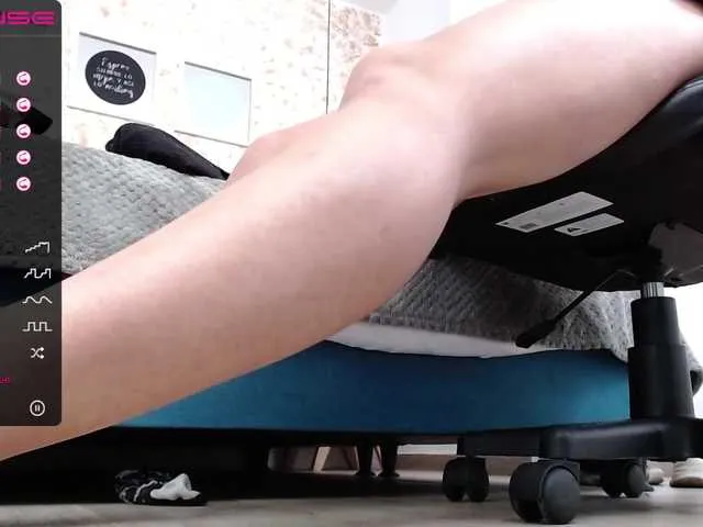 Live sex webcam photo for AbbieMiller09 #273542144