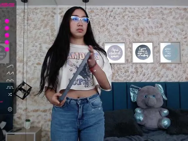 Live sex webcam photo for AbbieMiller09 #273656884