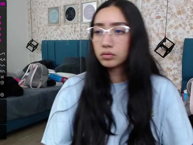 Live sex webcam photo for AbbieMiller09 #273901449