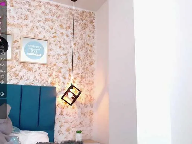 Live sex webcam photo for AbbieMiller09 #274240929