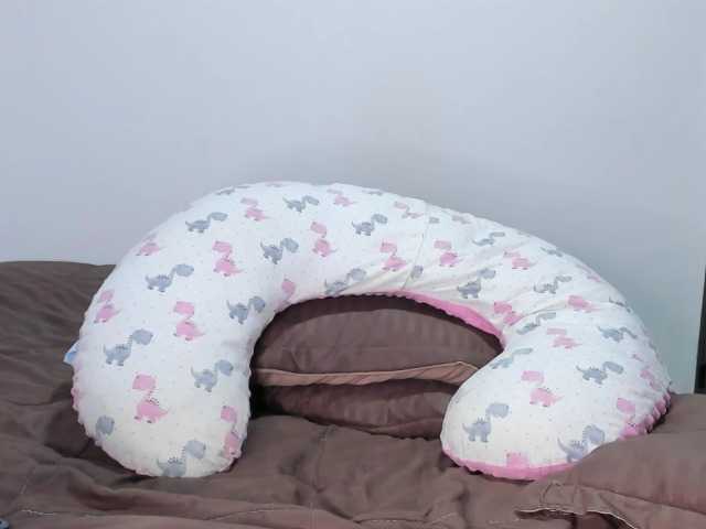 Live sex webcam photo for Abby-Saenz01 #292345932