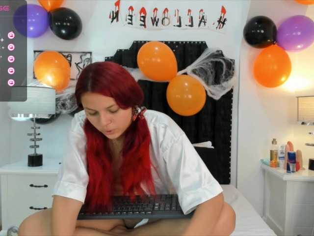 Live sex webcam photo for AbbyCollins22 #276610752