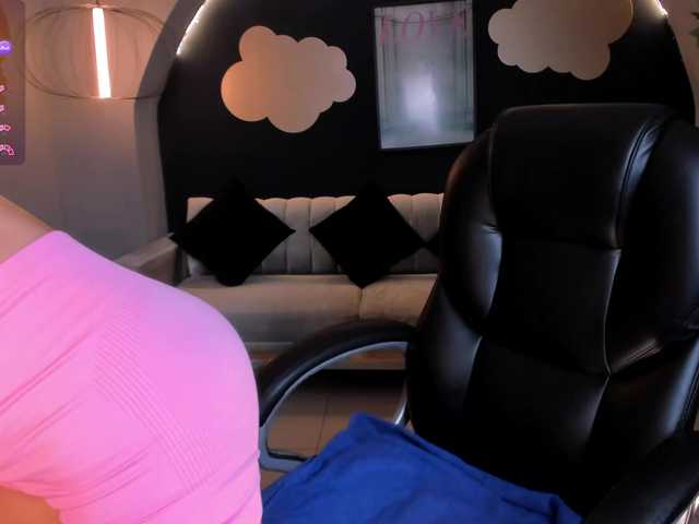 Live sex webcam photo for AbbyDalton #288090749