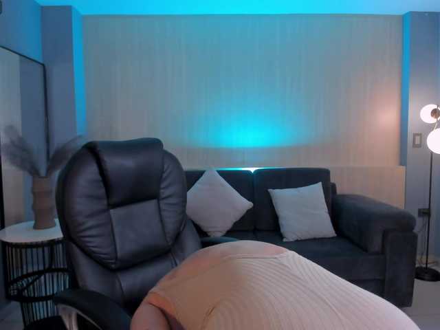 Live sex webcam photo for AbbyDalton #291915136