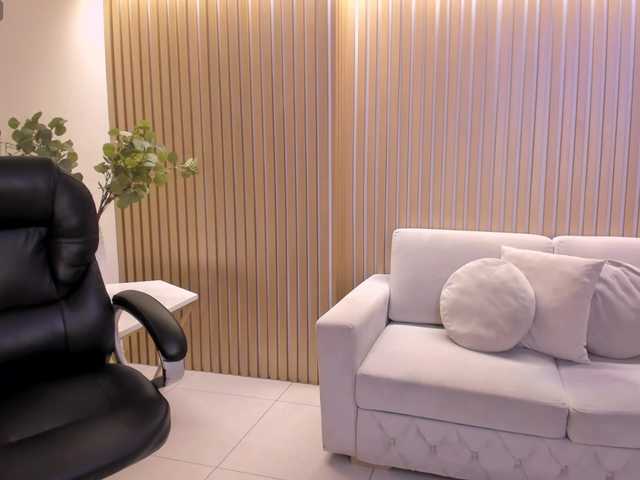 Live sex webcam photo for AbbyDalton #292189207