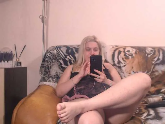 Live sex webcam photo for AbbyLust #277880736