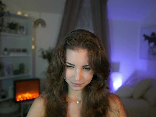 Live sex webcam photo for AbellaDanger9 #275990778