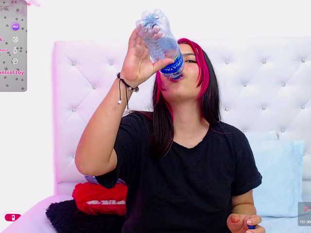 Live sex webcam photo for Abelladanger-92 #278113757