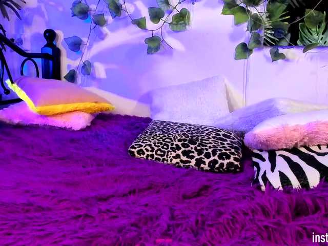 Live sex webcam photo for Abelle-Purpul #272329152