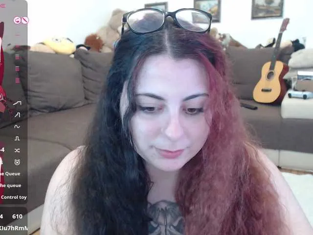 Live sex webcam photo for AbigailV #290553790