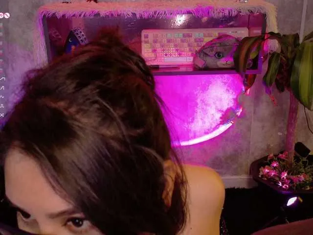 Live sex webcam photo for Ada-andDamian #293975235