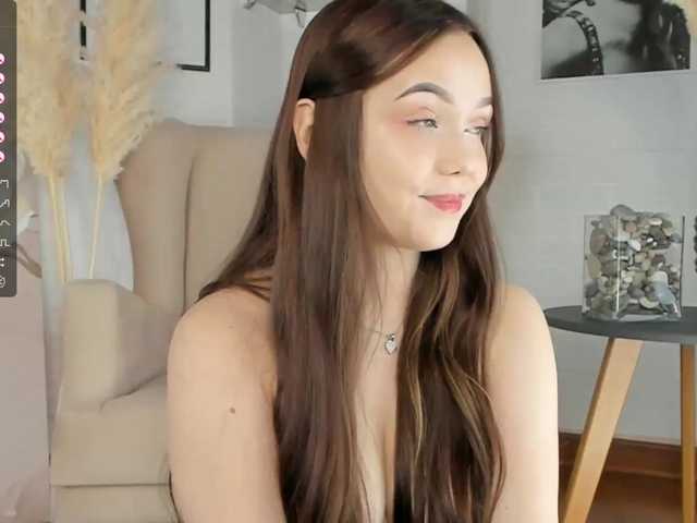 Live sex webcam photo for AdaVong #276290930