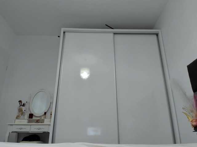 Live sex webcam photo for Adallinee #272615824