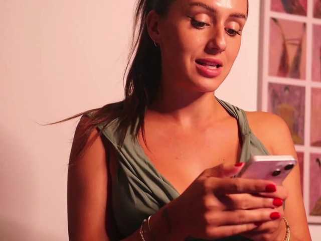 Live sex webcam photo for Adallinee #277270160