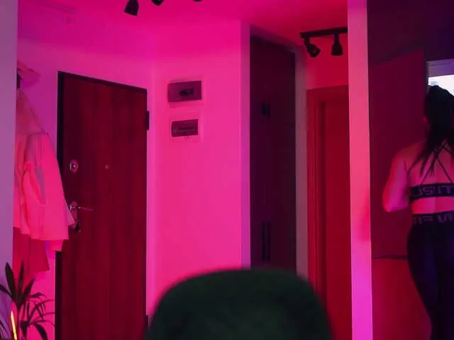 Live sex webcam photo for Adallinee #290599625