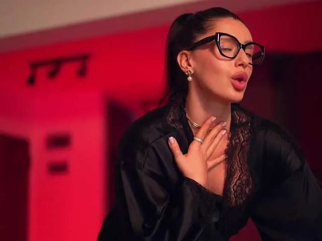 Live sex webcam photo for Adallinee #290752962