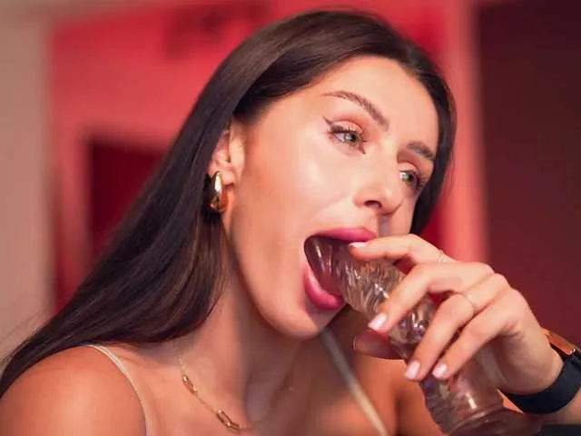 Live sex webcam photo for Adallinee #290757899