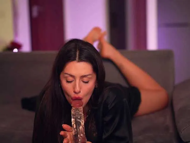 Live sex webcam photo for Adallinee #290772707