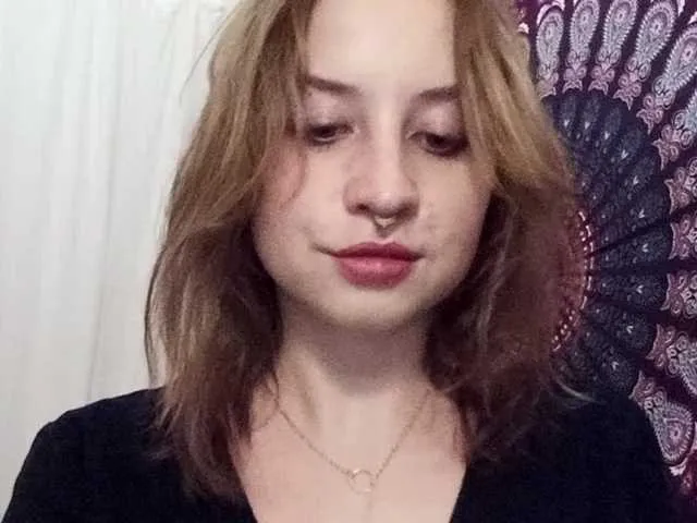 Live sex webcam photo for AdalynGlow #292043001