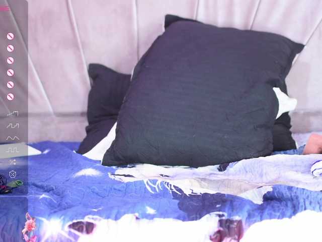 Live sex webcam photo for Adara--23 #278125857