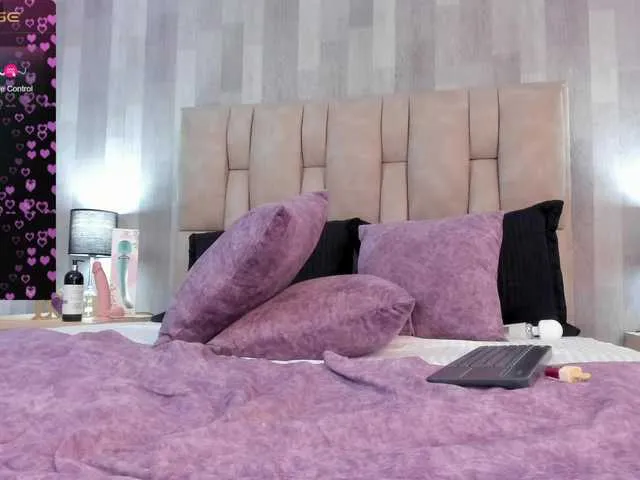 Live sex webcam photo for AdelaBrown #277417969