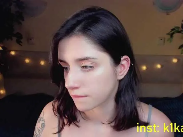 Live sex webcam photo for AdelaKouch #271938729