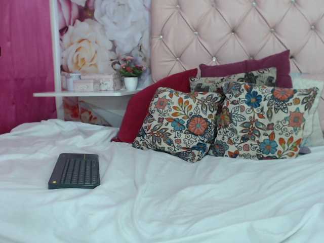 Live sex webcam photo for AdeleMilf #288007953