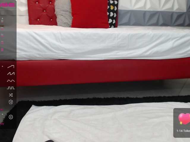 Live sex webcam photo for AdeleMilf #288008033