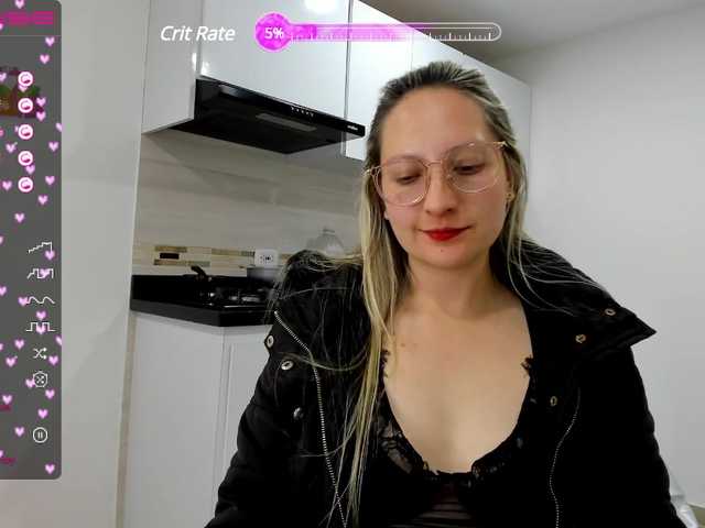 Live sex webcam photo for Adelejohnsonn #275689400