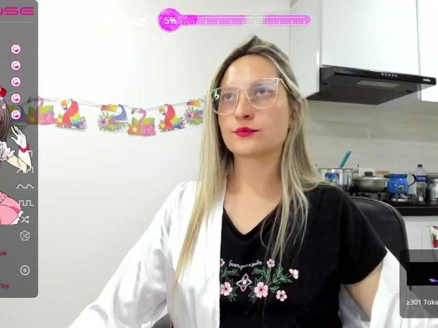 Live sex webcam photo for Adelejohnsonn #276016339