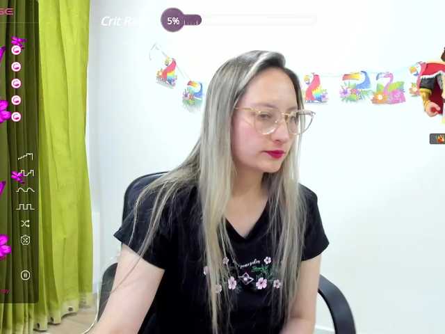 Live sex webcam photo for Adelejohnsonn #276180722