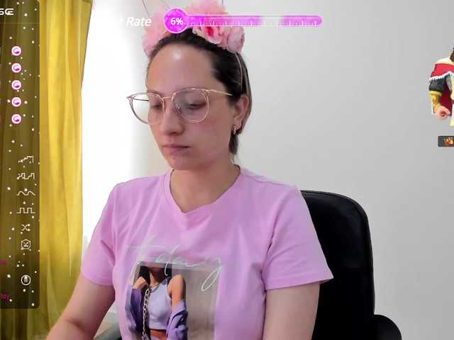 Live sex webcam photo for Adelejohnsonn #276362594