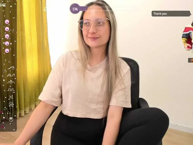 Live sex webcam photo for Adelejohnsonn #276550914