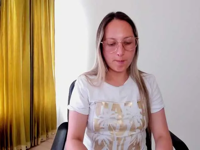 Live sex webcam photo for Adelejohnsonn #276768021