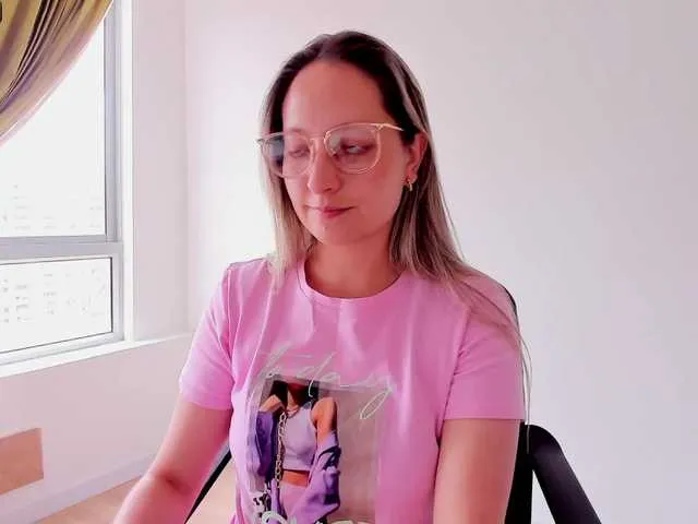 Live sex webcam photo for Adelejohnsonn #276776201