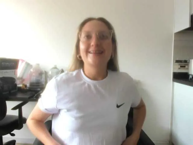 Live sex webcam photo for Adelejohnsonn #277857262