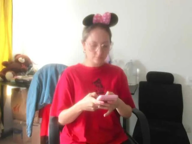 Live sex webcam photo for Adelejohnsonn #277875402