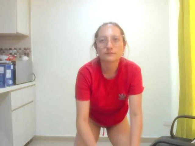 Live sex webcam photo for Adelejohnsonn #277940958