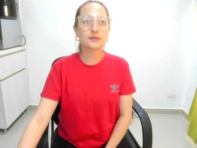 Live sex webcam photo for Adelejohnsonn #278185967