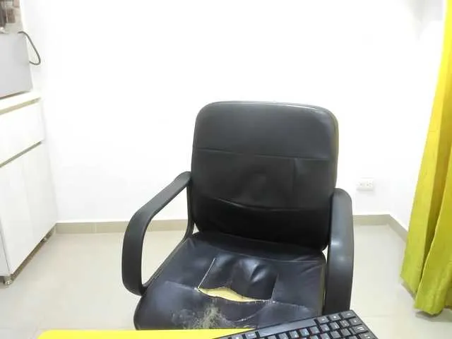 Live sex webcam photo for Adelejohnsonn #290134520