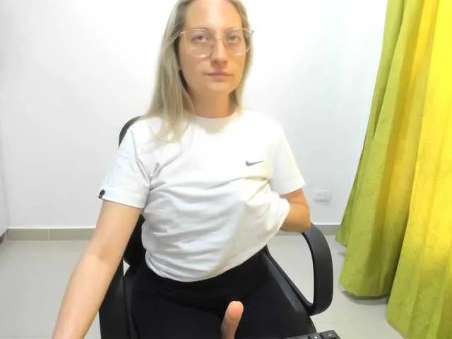 Live sex webcam photo for Adelejohnsonn #290178590