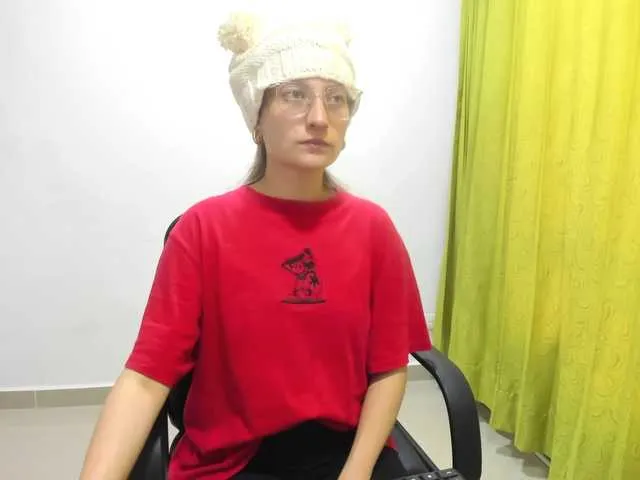 Live sex webcam photo for Adelejohnsonn #290346299