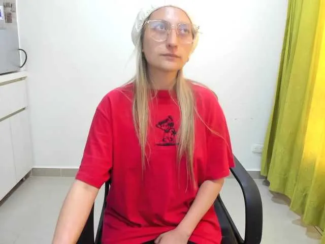 Live sex webcam photo for Adelejohnsonn #290348170