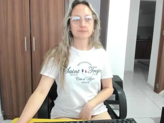 Live sex webcam photo for Adelejohnsonn #291186327