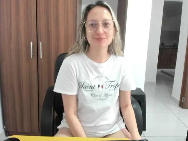 Live sex webcam photo for Adelejohnsonn #291193136