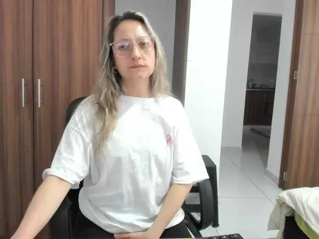 Live sex webcam photo for Adelejohnsonn #291226095