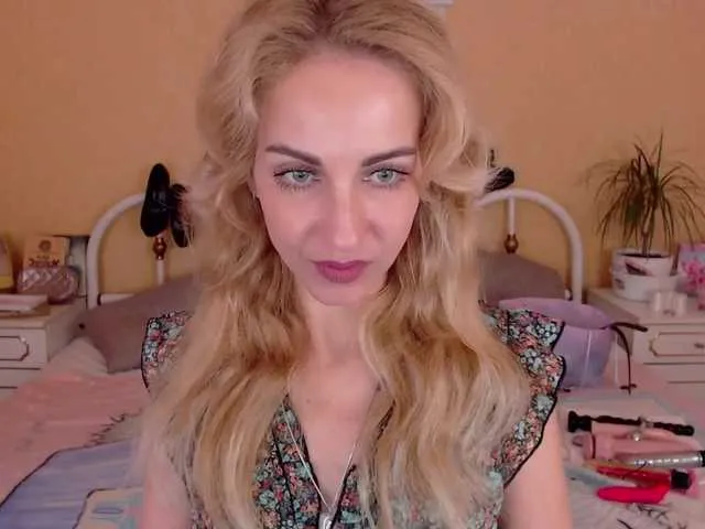 Live sex webcam photo for AdelinJensen #272175126