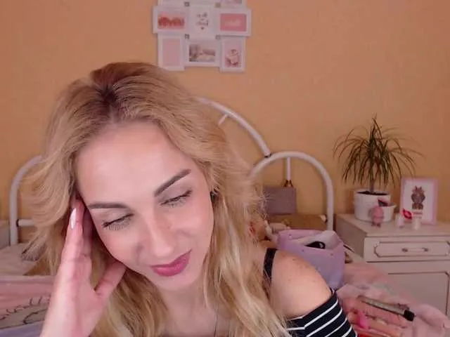 Live sex webcam photo for AdelinJensen #272386370